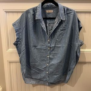 Madewell short sleeve Chambray button down shirt. Size X-Large